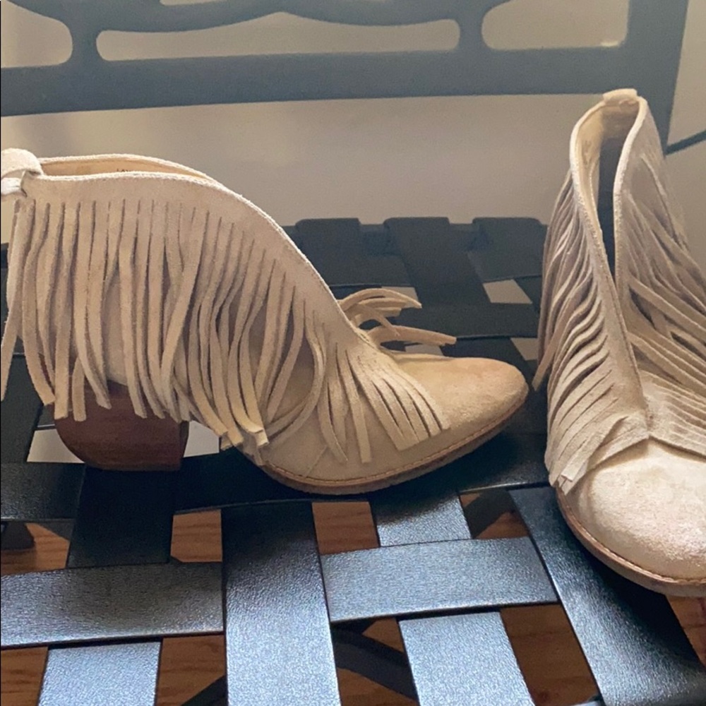 Beige boots